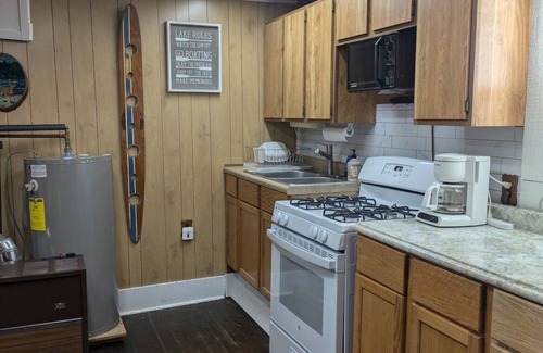 Manitowish Waters Cabin | Rustic 3 - bedroom cabin in Manitowish Waters with AC, WiFi, Pet Friendly
