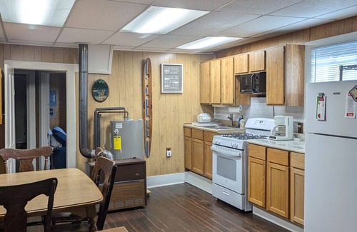 Manitowish Waters Cabin | Rustic 3 - bedroom cabin in Manitowish Waters with AC, WiFi, Pet Friendly