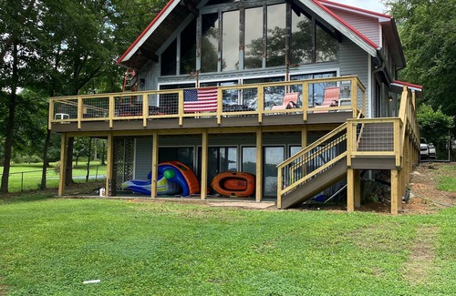 Pell City House | Rustic 3 bedroom, 3 bathroom cottage on Logan Martin Lake