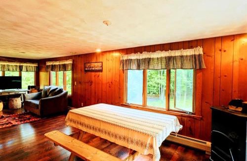 Waterford House | Rustic 3 bedroom Cottage in The Western Maine Mountains