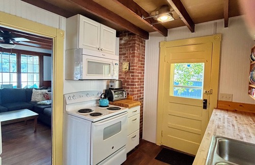 Alton Bay Cabin | Rustic 4-bedroom cabin with WiFi, AC in charming Alton Bay on Lake Winni.