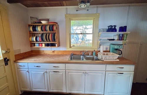 Alton Bay Cabin | Rustic 4-bedroom cabin with WiFi, AC in charming Alton Bay on Lake Winni.