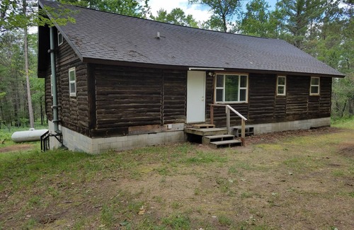 Grayling Cabin | Rustic 4 bedroom cottage in the woods