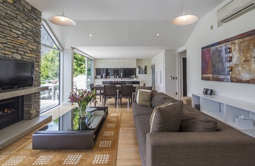 Arthur's Point House | Rustic 6-Bedroom Home in Arthurs Point