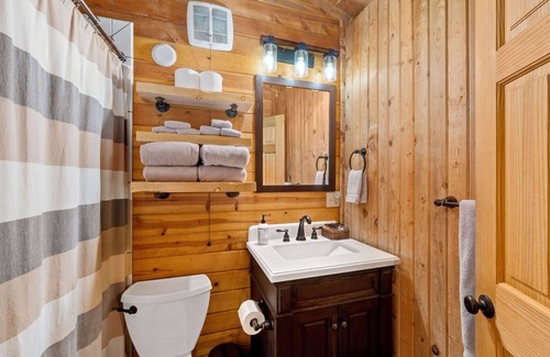 Fort Collins Cabin | Rustic and Charming Creek-side Cabin in Pleasant Valley, 15 min from Ft. Collins