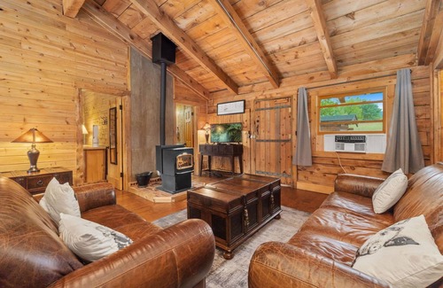 Fort Collins Cabin | Rustic and Charming Creek-side Cabin in Pleasant Valley, 15 min from Ft. Collins