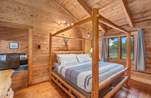 Fort Collins Cabin | Rustic and Charming Creek-side Cabin in Pleasant Valley, 15 min from Ft. Collins
