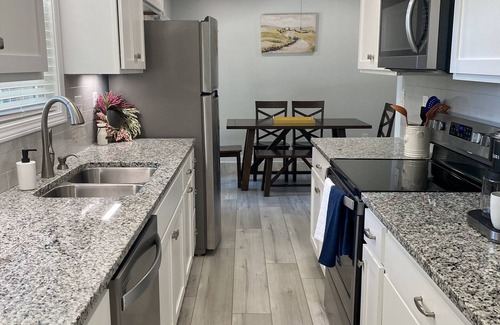 Belmont House | Rustic Belmont Farmhouse - 15 min to uptown Charlotte