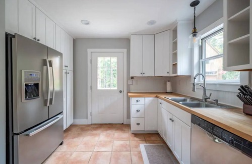 Elkins House | Rustic Big Red Cottage near Sunapee