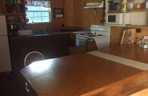 Hardy Apartment | Rustic Cabin on the Southfork River