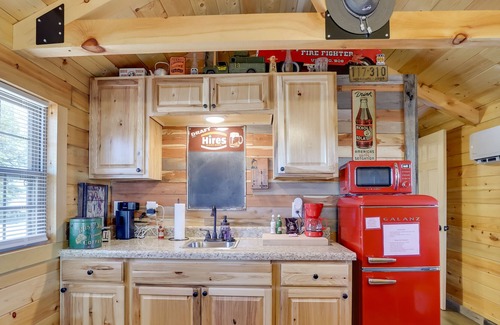 Caledonia Cabin | Rustic Caledonia Cabin Near State Parks & Boating!