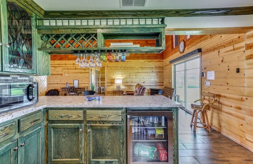 Tulare Cottage | Rustic California Vacation Rental w/Rooftop Patio