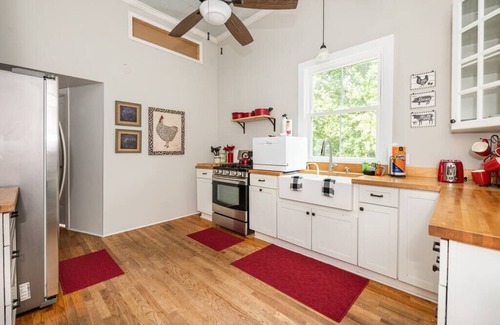Wrightsboro House | Rustic Charm: Captivating 1920s Farmhouse