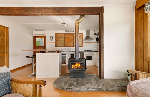 Kelvin Heights Apartment | Rustic Charm Nest