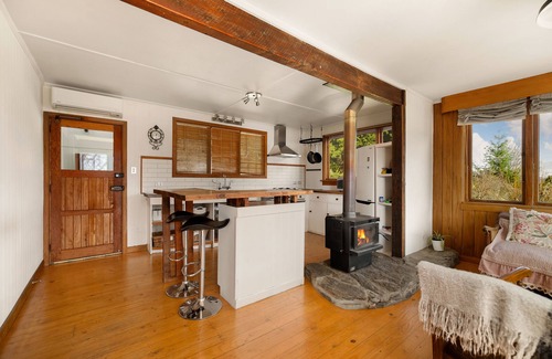 Kelvin Heights Apartment | Rustic Charm Nest