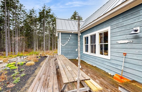 Tenants Harbor House | Rustic-chic home on St. George River & near the ocean with deck