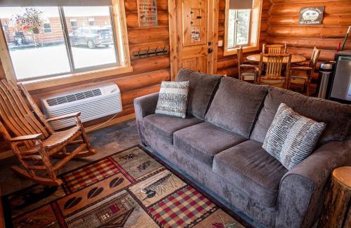 Bonners Ferry House | Rustic-Chic Log Cabin with King Bed & Kitchen | Bonners Ferry, Idaho Retreat