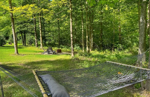 Madison Cabin | Rustic-Chic Woodside Cabin w/Hot Tub & Private Deck on 450-Acre Ohio Retreat
