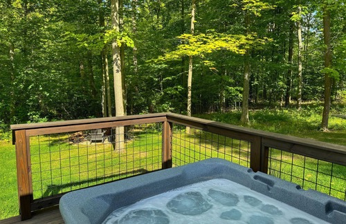 Madison Cabin | Rustic-Chic Woodside Cabin w/Hot Tub & Private Deck on 450-Acre Ohio Retreat