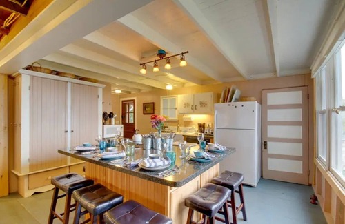 Malletts Bay Cabin | Rustic Cliff-top Cabin at the Tip of Lake Champlain's Barney Point