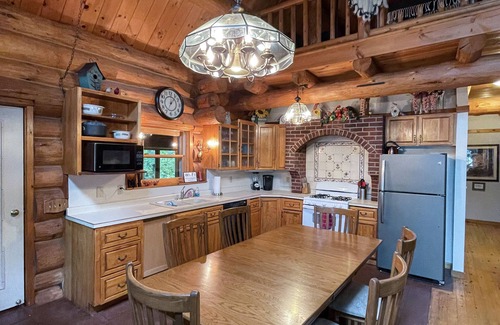 Lac du Flambeau House | Rustic Comfort in a Modern Full Log Home