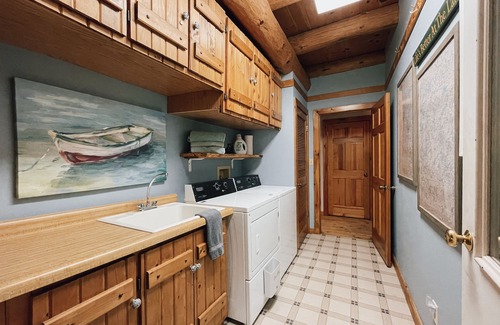 Lac du Flambeau House | Rustic Comfort in a Modern Full Log Home