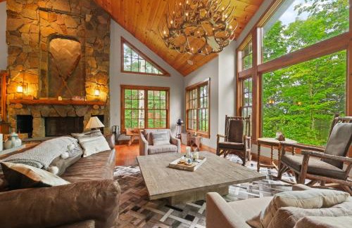Lincoln House | Rustic & Comfy Retreat Elevator - Hot Tub - Games