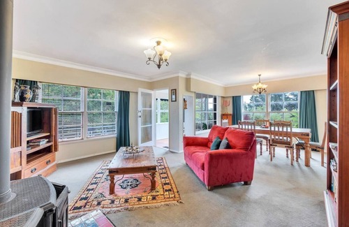 St. Heliers House | Rustic, cosy, fully equipped, close to forests, beaches and CBD.