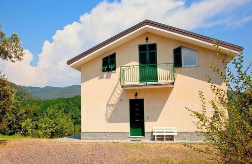 Sesta Godano Villa | Rustic Cottage Charm in Liguria