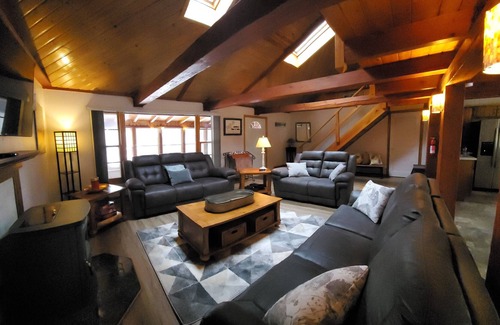 King House | Rustic Cottage - Chain O’ Lakes- Easy access to Taylor Lake Boat Landing.