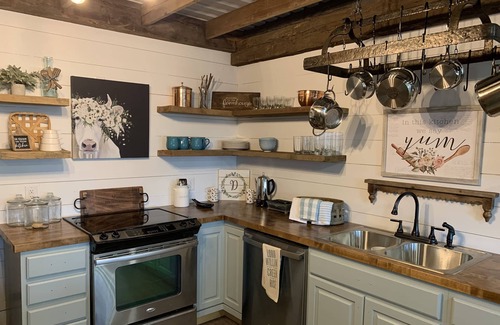 Drake Bed & Breakfast | Rustic cottage overlooking the creek