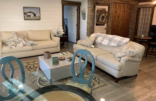 Drake Bed & Breakfast | Rustic cottage overlooking the creek