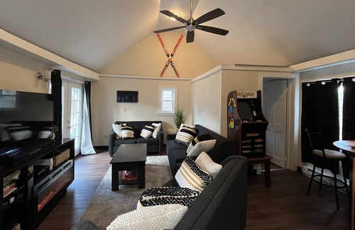 Chester House | Rustic, Cozy, and Entertaining home perfect for your next Vermont Adventure!