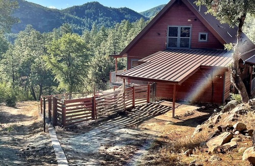 Crown King Cabin | Rustic Crown King Cabin Pet Friendly -Large secluded fenced in yard
