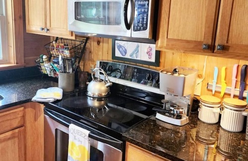 Sweetbriar Farms Cabin | Rustic Eco-friendly Log Cabin Stunning Views 2+acres