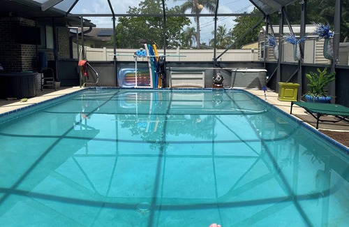 River Park House | Rustic Elegance- Private Heated Salt pool, 2 bed, 2 bath, Fenced & Pet friendly