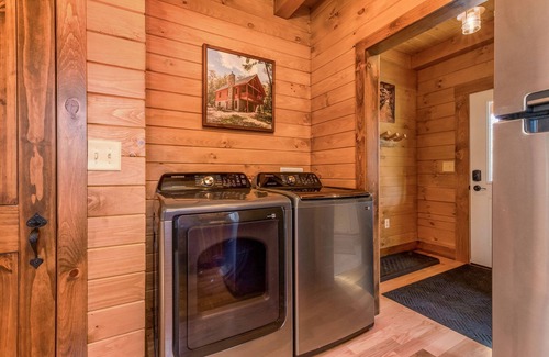 Logan Cabin | Rustic Elegance with Hot Tub, Game Room, and pets welcome!
