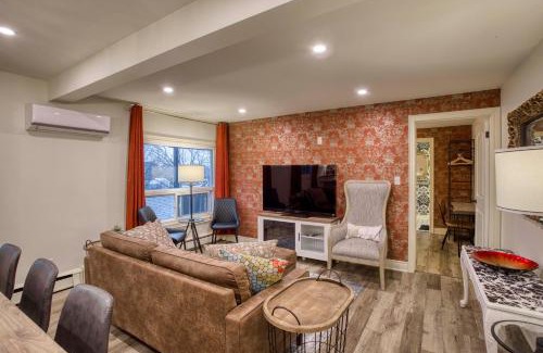 Lincoln Apartment | Rustic Elegant Stays in Niagara Benchlands