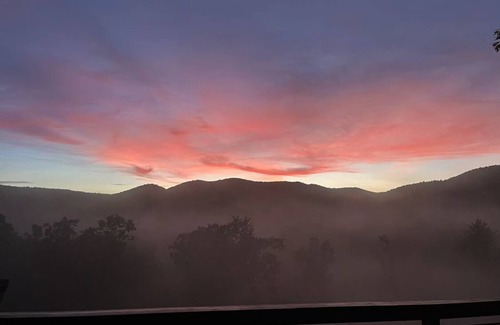 Ellijay Cabin | Rustic Ellijay Cabin Private Hot Tub Scenic Mountain View’s-close to Blue Ridge
