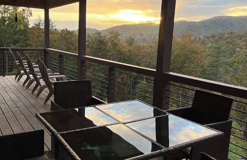 Ellijay Cabin | Rustic Ellijay Cabin Private Hot Tub Scenic Mountain View’s-close to Blue Ridge
