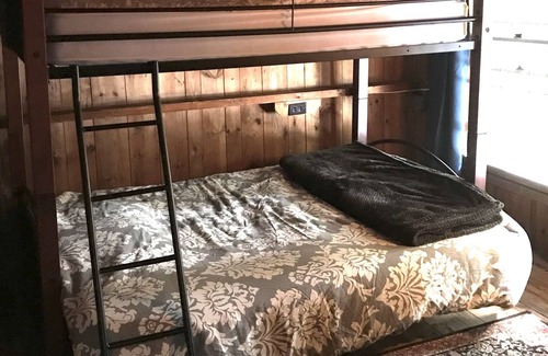 South Casco Cabin | Rustic Family-Friendly Cabin on Sebago Lake - Private Sandy Beach