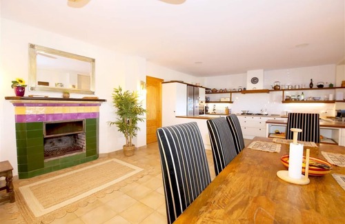 Estepona Villa | Rustic family villa with air con, Wifi and pool, Countryside, short drive to town and beach