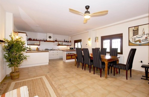 Estepona Villa | Rustic family villa with air con, Wifi and pool, Countryside, short drive to town and beach