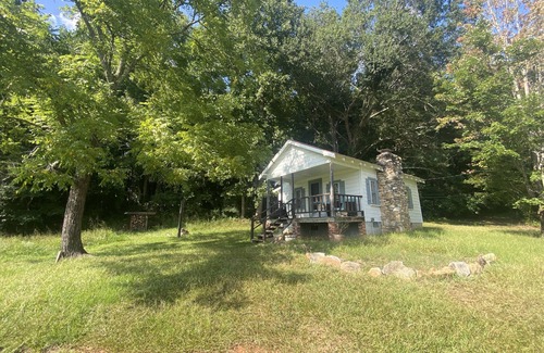 Travelers Rest Cabin | Rustic farm house in the foothills of South Carolina.