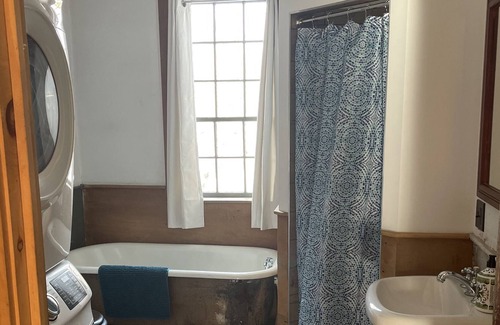 Barnet House | Rustic Farmhouse Retreat
