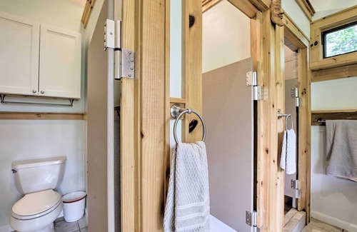 Leicester Cabin | Rustic Harmony Gardens Cabins in Leicester!