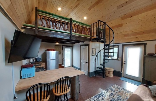 Hendersonville Apartment | Rustic Hendersonville Farm Studio w/Private Deck