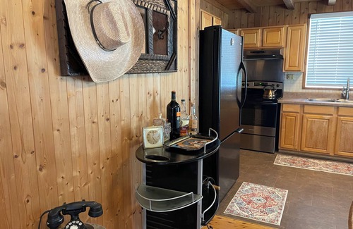 Mineral Wells Cabin | Rustic Hillside Cabin near Mineral Wells - 2 bedrooms, Brazos River Access