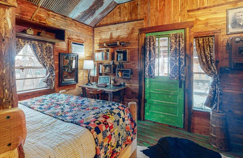 Berryville Cabin | Rustic & historic cabin with firepit, private hot tub, front porch, river access