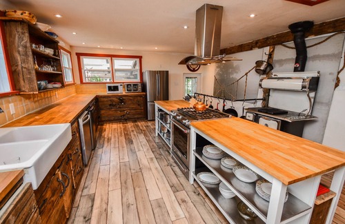 Oro Station Cottage | Rustic Hobby Farm Retreat